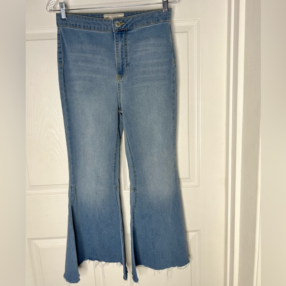 Free People Bell Bottom Denim Jeans Raw Hem Sz 28 - Picture 2 of 9